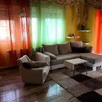 Lona - Apartamento *