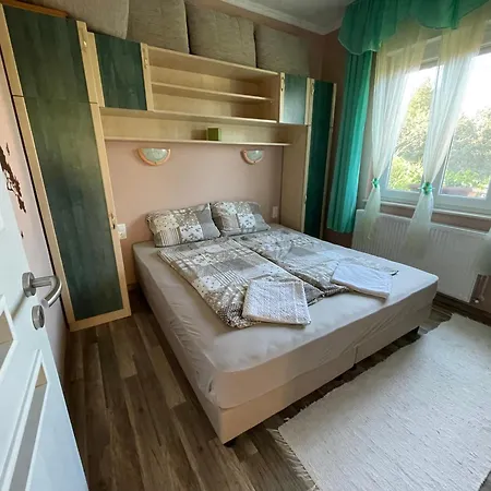 Apartment Lona - *